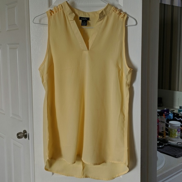 Super charming soft yellow tank - Picture 1 of 3